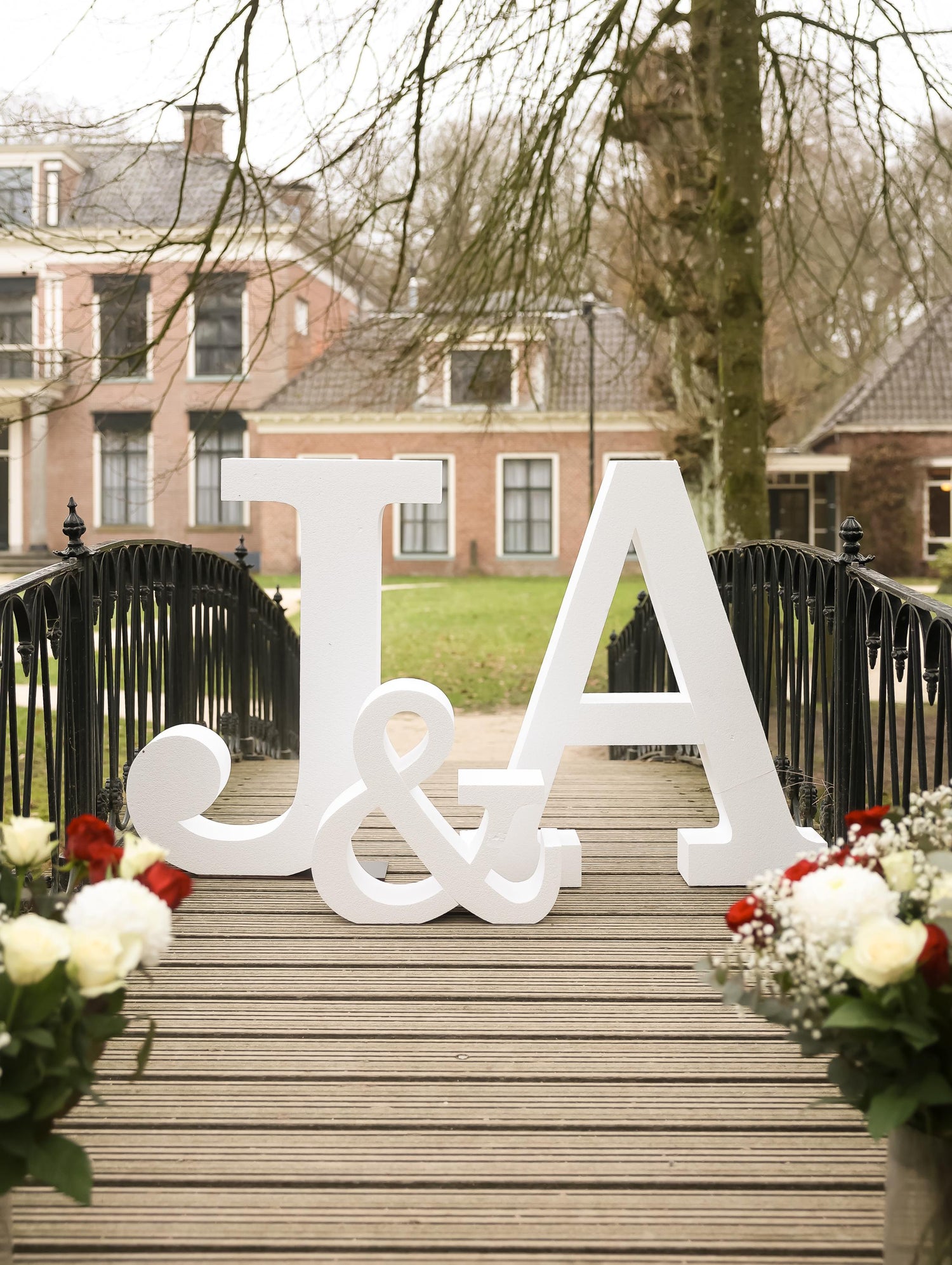 Piepschuim letters met bloemen